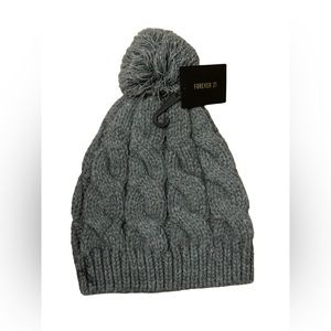 💚NWT Forever 21 knitted Toque